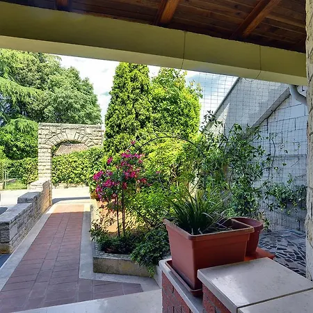 Apartament Rita 1 *